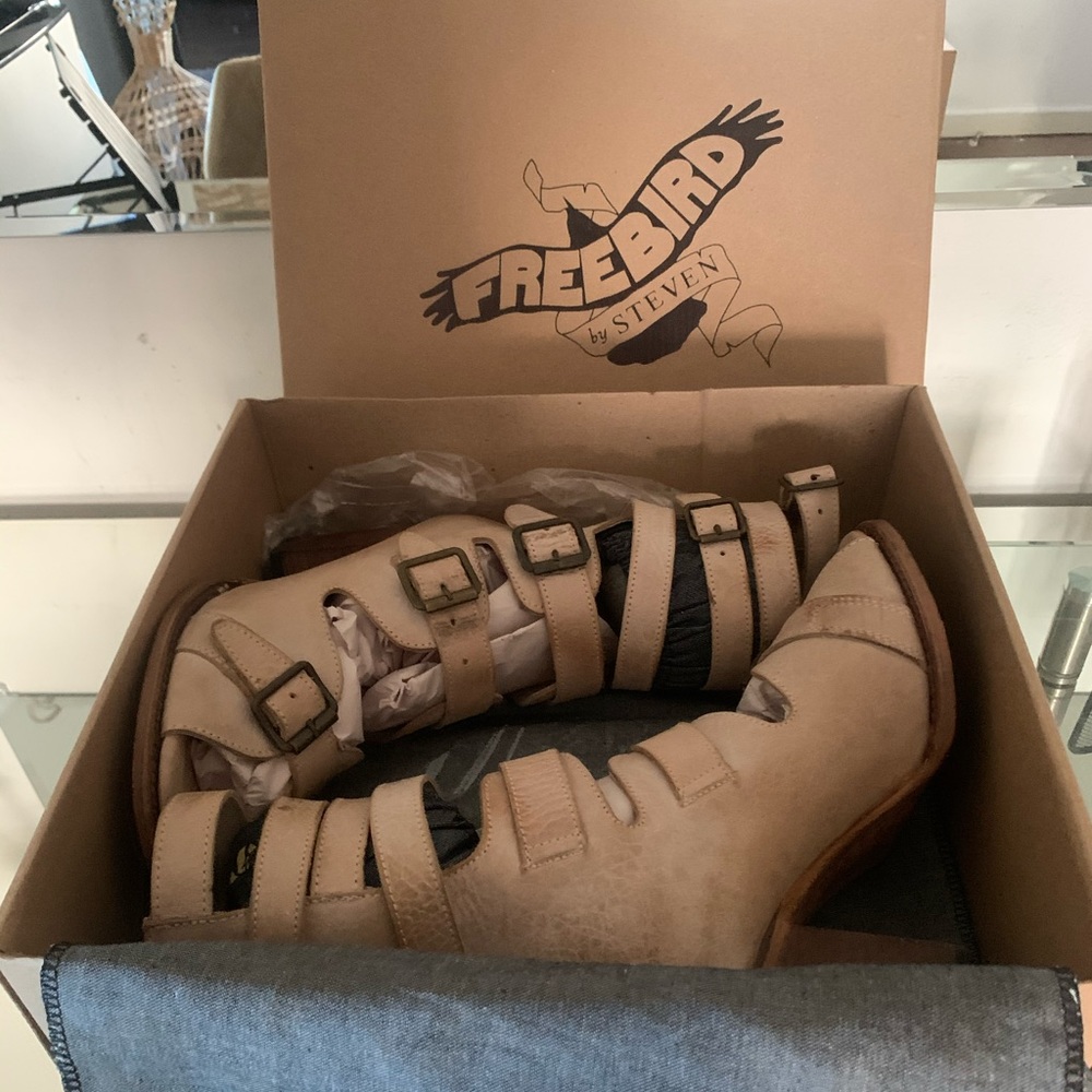FREEBIRD by STEVEN.  BOND SANDAL/BOOTIE TAN.